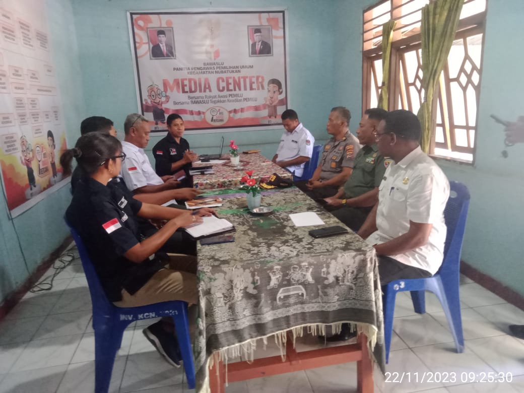 Sinergi Menghadapi Pemilu 2024, Panwaslucam dan PPK Gelar Rapat Koordinasi dengan Forkopimcam. (Foto: Hans/Harianwarga.id)