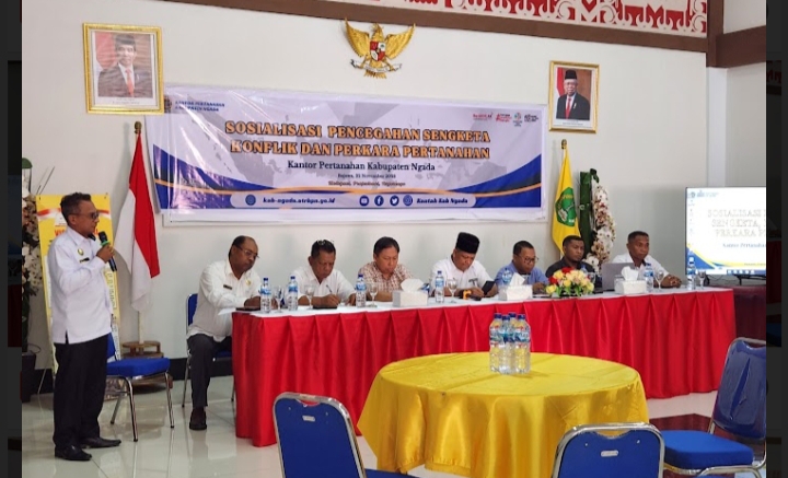 Sambutan oleh Kakan Pertanahan ATR/BPN Kabupaten Ngada saat Sosialisasi Pencegahan Sengketa, Konflik dan Perkara Tanah di Aula Rumah Jabatan Bupati Ngada, Foto : Doc. Harianwarga id