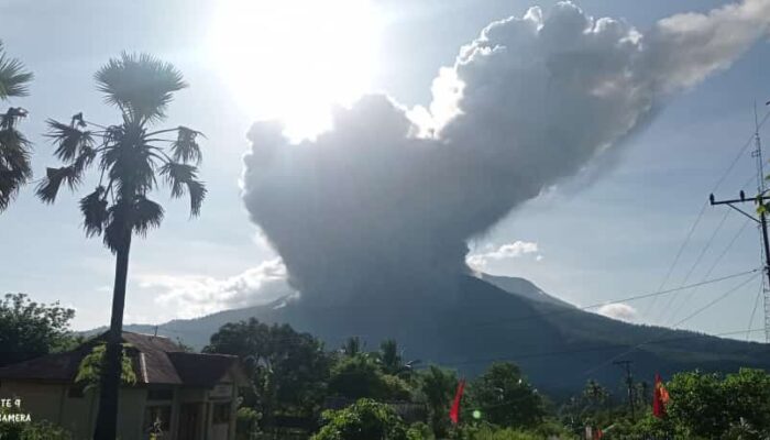 Gunung  Lewotobi Laki-laki Kembali Erupsi