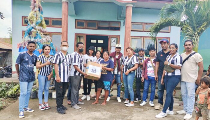 Sambangi Posko Pengungsian, Juventus Club Indonesia Chapter Larantuka Serahkan Bantuan