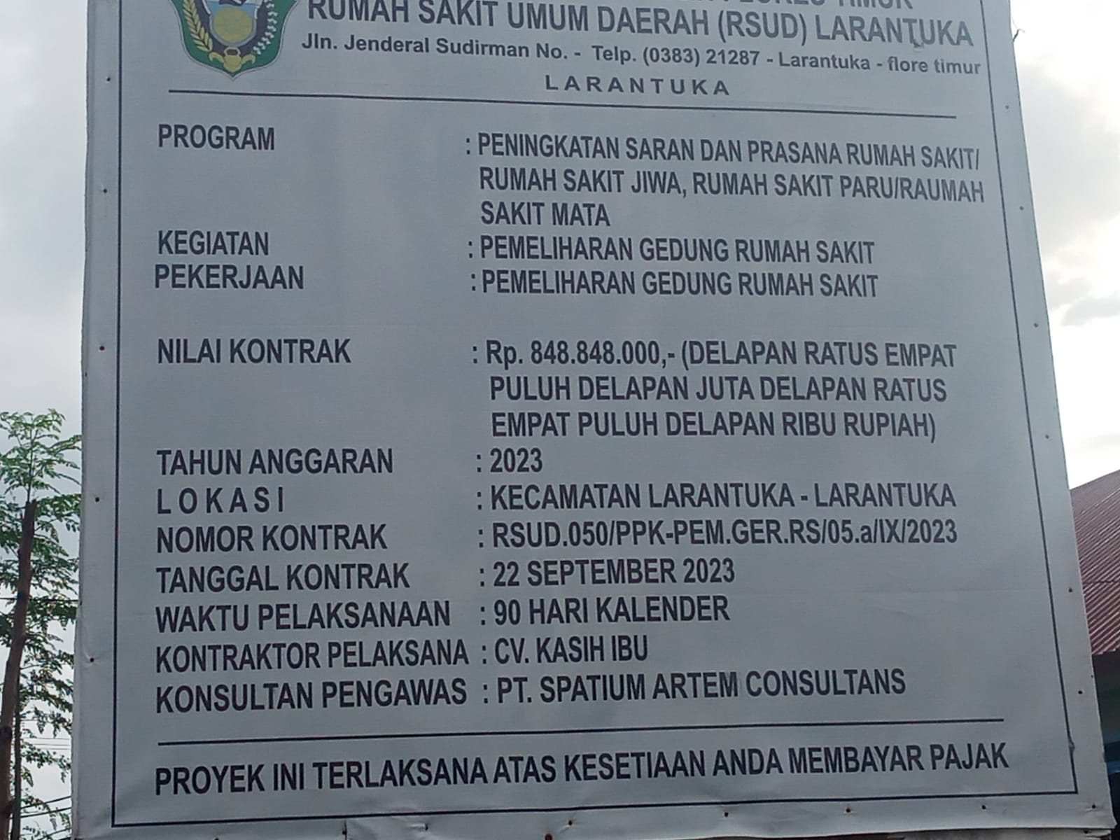 Papan Proyek Peningkatan Sarana dan Prasarana Rumah Sakit. (c)Harianwarga.id/TIM