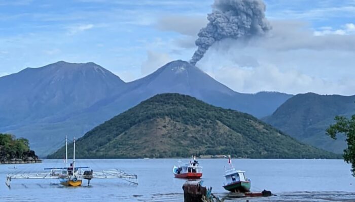 Kembali ke Level Siaga, Warga Minta Pemda Flotim Lapor Anggaran Erupsi Gunung Lewotobi