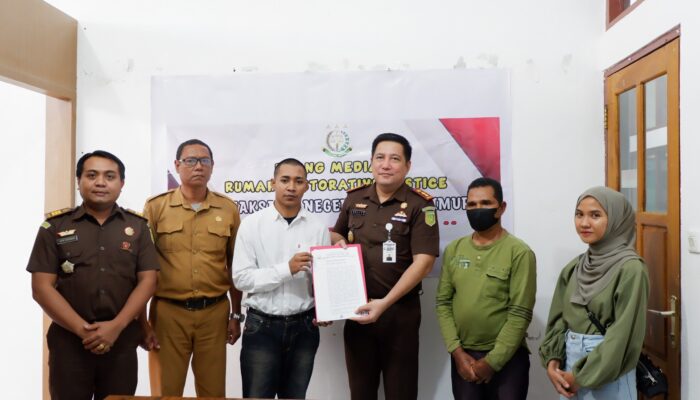 Kejari Flores Timur Hentikan Perkara Pencurian Dengan Penerapan Restorative Justice