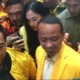 Calon Ketua Umum (Ketum) Partai Golkar Bahlil Lahadalia tiba di lokasi Munas ke-XI Partai Golkar yang berlangsung di JCC, Jakarta Pusat. (Foto: Kompastv.com)