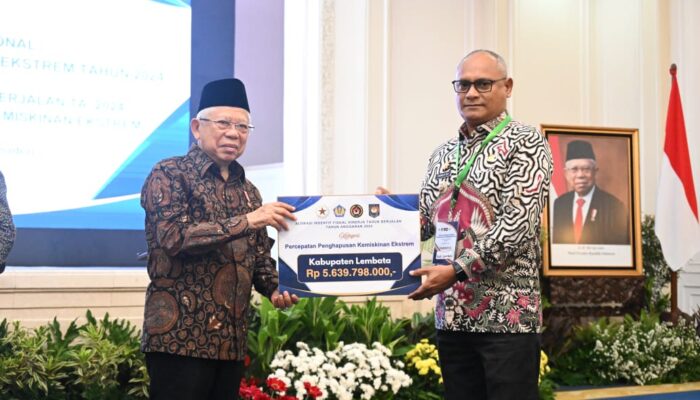 Pejabat Bupati Lembata Menerima Dana Insentif Fiskal Tahun 2024 Untuk Penghargaan Kinerja Tahun Berjalan