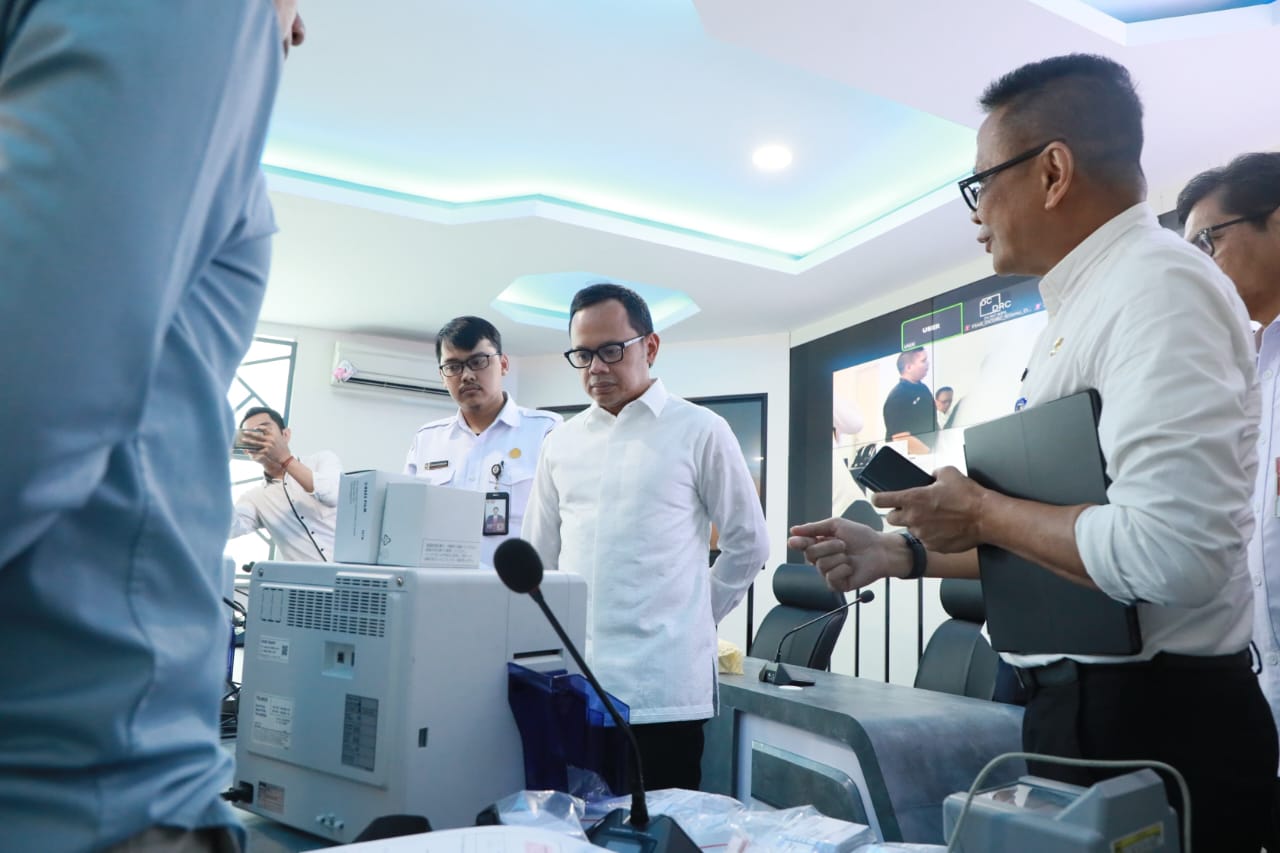 Wamendagri Bima Arya, saat di Kantor Direktorat Jenderal (Ditjen) Dukcapil Kementerian Dalam Negeri (Kemendagri), Jakarta, Rabu (23/10/2024). (Foto: Harianwarga.id)