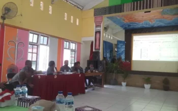 Ketua KPU dan Ketua Bawaslu Adu Mulut Saat Rapat Pleno Tingkat Kabupaten Flotim. (Foto: Harianwarga.id)