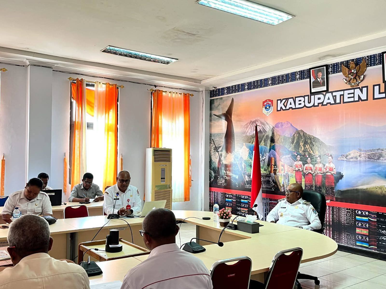 Bupati Lembata Pimpin Rapat Optimalisasi PAD Dan Pemutakhiran Data Masyarakat. HARIANWARGA/Prokompimkablembata.