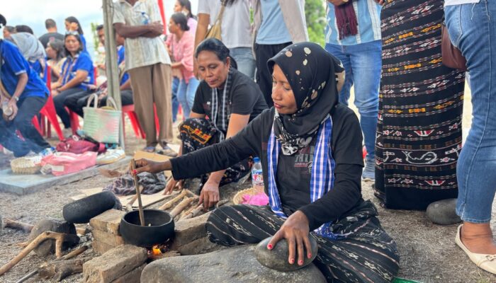 Perempuan, Batu, dan Jagung Pulut: Cerita Hangat dari HUT Otonomi Lembata