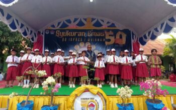 Dies Natalis Emas SDI I Waikomo, Bupati Lembata Serukan Pelestarian Nilai dan Investasi Masa Depan. Harianwarga/Istimewa.