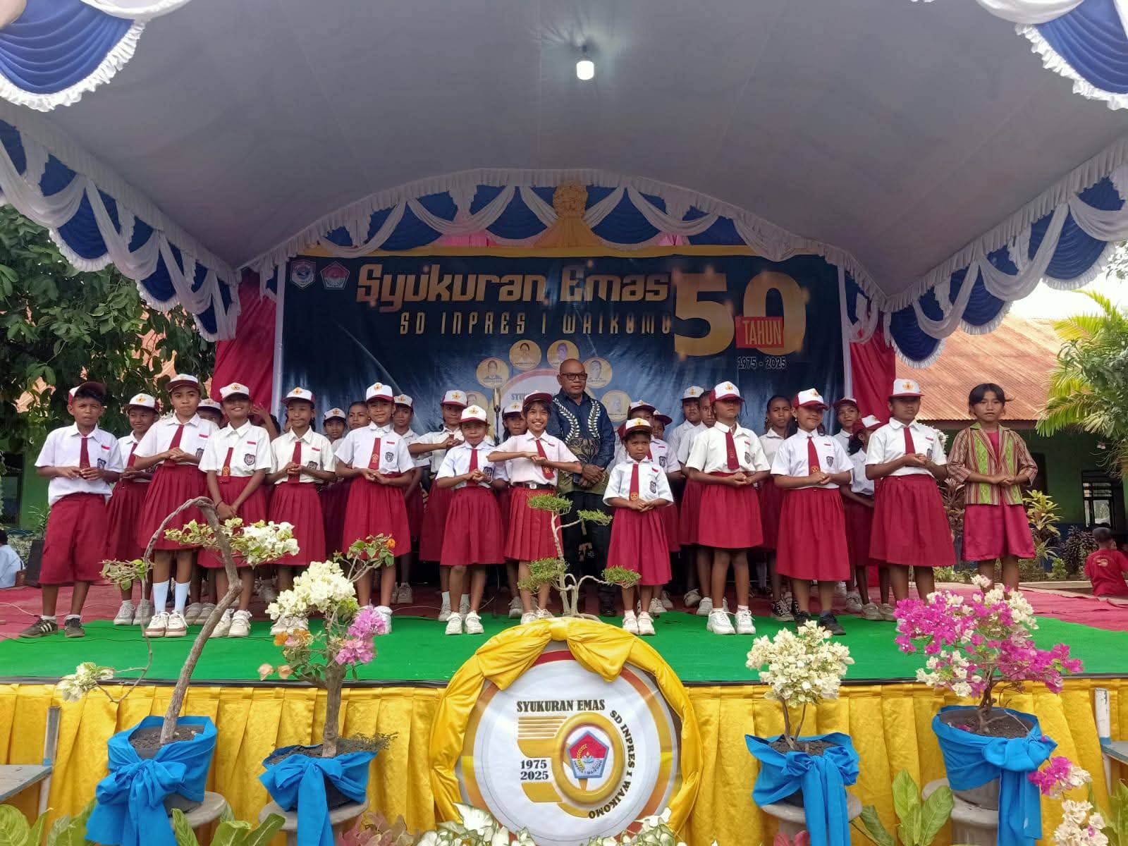 Dies Natalis Emas SDI I Waikomo, Bupati Lembata Serukan Pelestarian Nilai dan Investasi Masa Depan. Harianwarga/Istimewa.