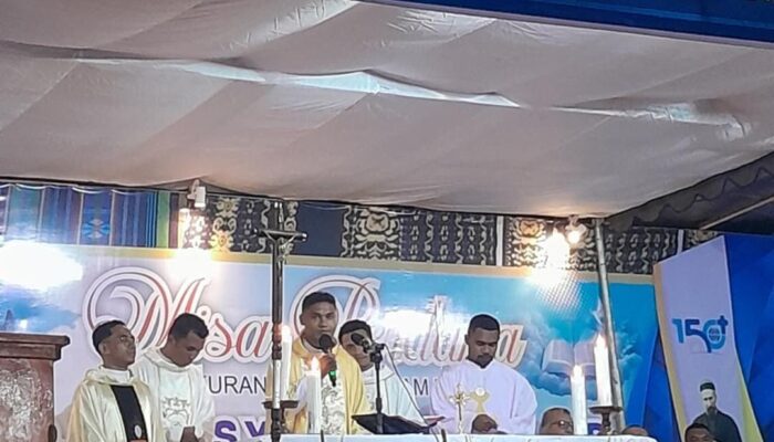 Pater Vanduz Liliweri Yoseph, SVD Rayakan Misa Syukur Imam Perdana di Lewoleba