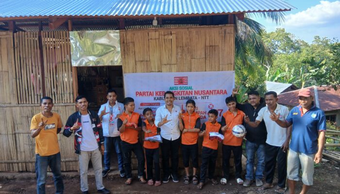 Peringati HUT ke-4, PKN Lembata Berbagi Kasih di SLB Atawai