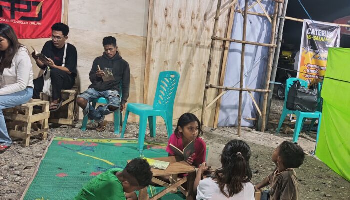 Forum Pinggir Jalan Hadir di Tengah Festival Lamaholot: Lapak Baca Gratis untuk Semua