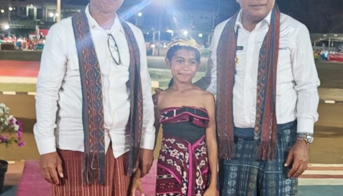 Siswi SDN Lite Bikin Kagum Bupati dan Wakil Bupati di HUT Otonomi Kabupaten Lembata