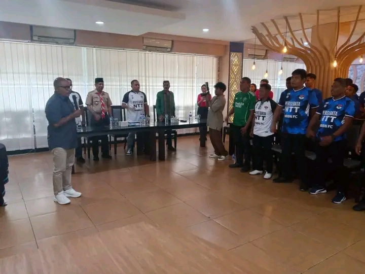 Acara Louncing Jersey Terbaru Dan Pelepasan Tim PERSEBATA yang digelar di Resto Sukarami, Kota Kupang, Senin (10/11/2025). Foto: Harianwarga/Istimewa.