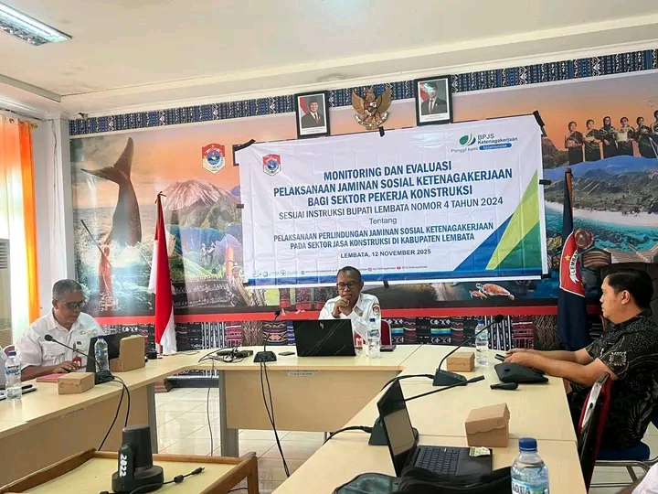 Pemerintah Kabupaten Lembata bersama BPJS Ketenagakerjaan menggelar Rapat Monitoring dan Evaluasi Pelaksanaan Jaminan Sosial Ketenagakerjaan bagi Pekerja Jasa Konstruksi. Foto: Harianwarga/Prokompim.
