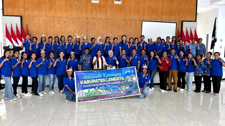 Pemerintah Kabupaten Lembata melalui Dinas Pendidikan resmi melepas Kontingen Pekan Olahraga dan Seni (PORSENI) Pendidik dan Tenaga Kependidikan se-Daratan Flores dan Lembata Tahun 2025. Foto: Harianwarga/Prokompim.