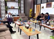 Bahas Pengembangan Ekonomi Biru di Desa Tapobaran, Bupati Lembata Terima Audiensi LSM Barakat dan Prof. Yopi Taum