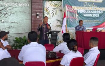 Pelatihan Peningkatan Kapasitas Pengurus Koperasi Desa/Kelurahan Merah Putih (KDKMP) Tahun 2025 oleh Wakil Bupati Lembata, Muhamad Nasir, di Ballroom Olympic Lewoleba, Kamis (20/11/2025). Foto: Prokompim Lembata.