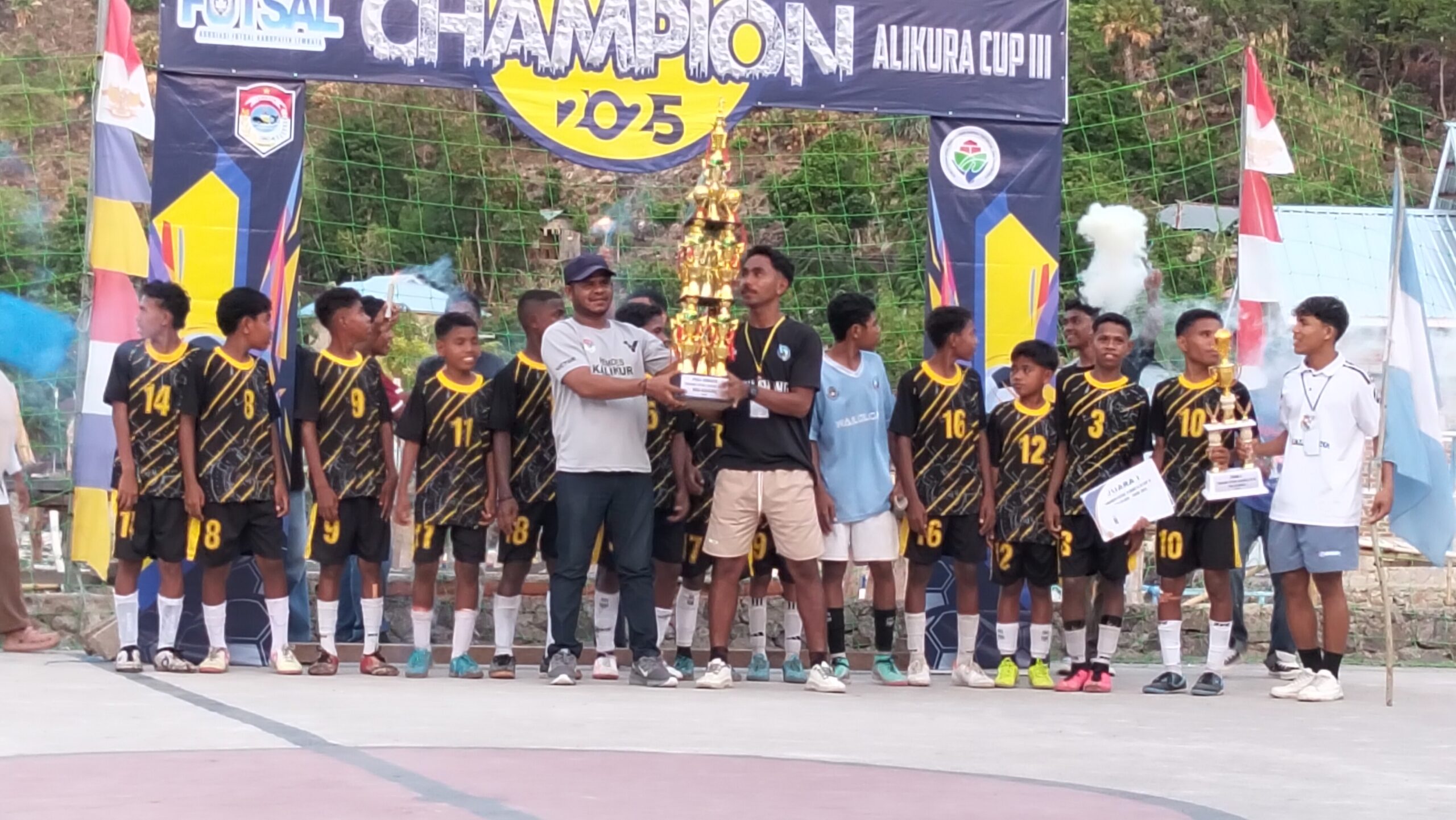 Swallow FC Wailolong Raih Gelar Juara Futsal. Foto: Harianwarga/Ivan.