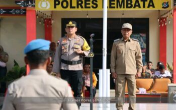 Wakil Bupati Lembata Dampingi Kapolres Saat Apel Gelar Pasukan Operasi Lilin Turangga 2025. Foto: Harianwarga/Humas Polres Lembata.