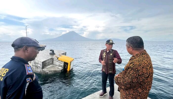 Wabup Nasir Tinjau Kerusakan Dermaga Feri Waijarang