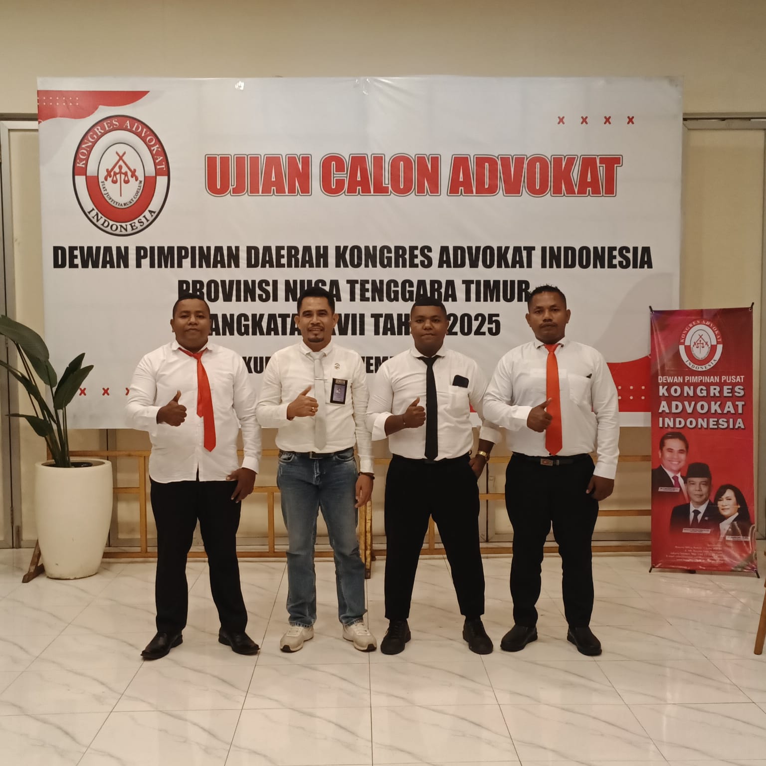 Tiga personil LBH SIKAP didampingi Direktur LBH SIKAP LEMBATA. Foto: (Harianwarga/Van)