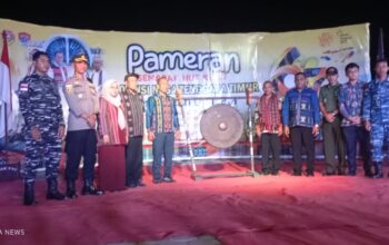 Wakil Bupati Lembata, Muhamad Nasir membuka secara resmi Pameran Pembangunan dalam rangka Hari Ulang Tahun (HUT) Provinsi Nusa Tenggara Timur yang ke-67 Tahun 2025 yang digelar di lapangan Ex Harnus, Lewoleba, Selasa (16/12/2025). Foto: Harianwarga/Team.