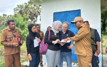 Bupati Lembata, Kanisius Tuaq, bersama PT Tirta Teknosys melakukan survei lokasi rencana pembangunan Pabrik Air Minum Dalam Kemasan (AMDK) di Kabupaten Lembata. Foto: Harianwarga/Istimewa.