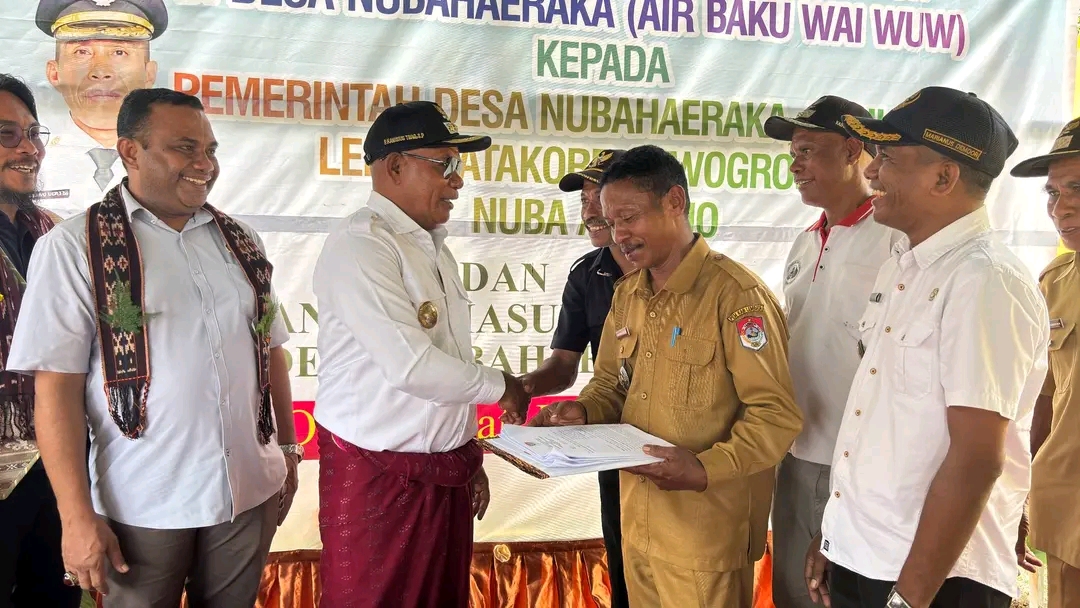 Bupati Lembata Resmikan Air Bersih dan Serahkan Aset Terbangun Wai Wuw ke Pemerintah Desa. Foto: Istimewa.