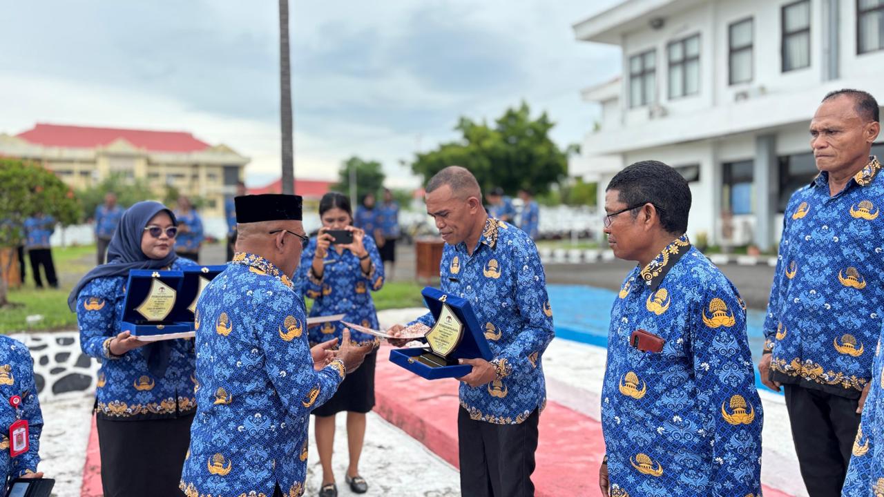 12 Sekolah di Lembata Terima Penghargaan Adiwiyata 2025, Bupati Tekankan Pentingnya Pendidikan Lingkungan. Foto: Harianwarga/Ivan.