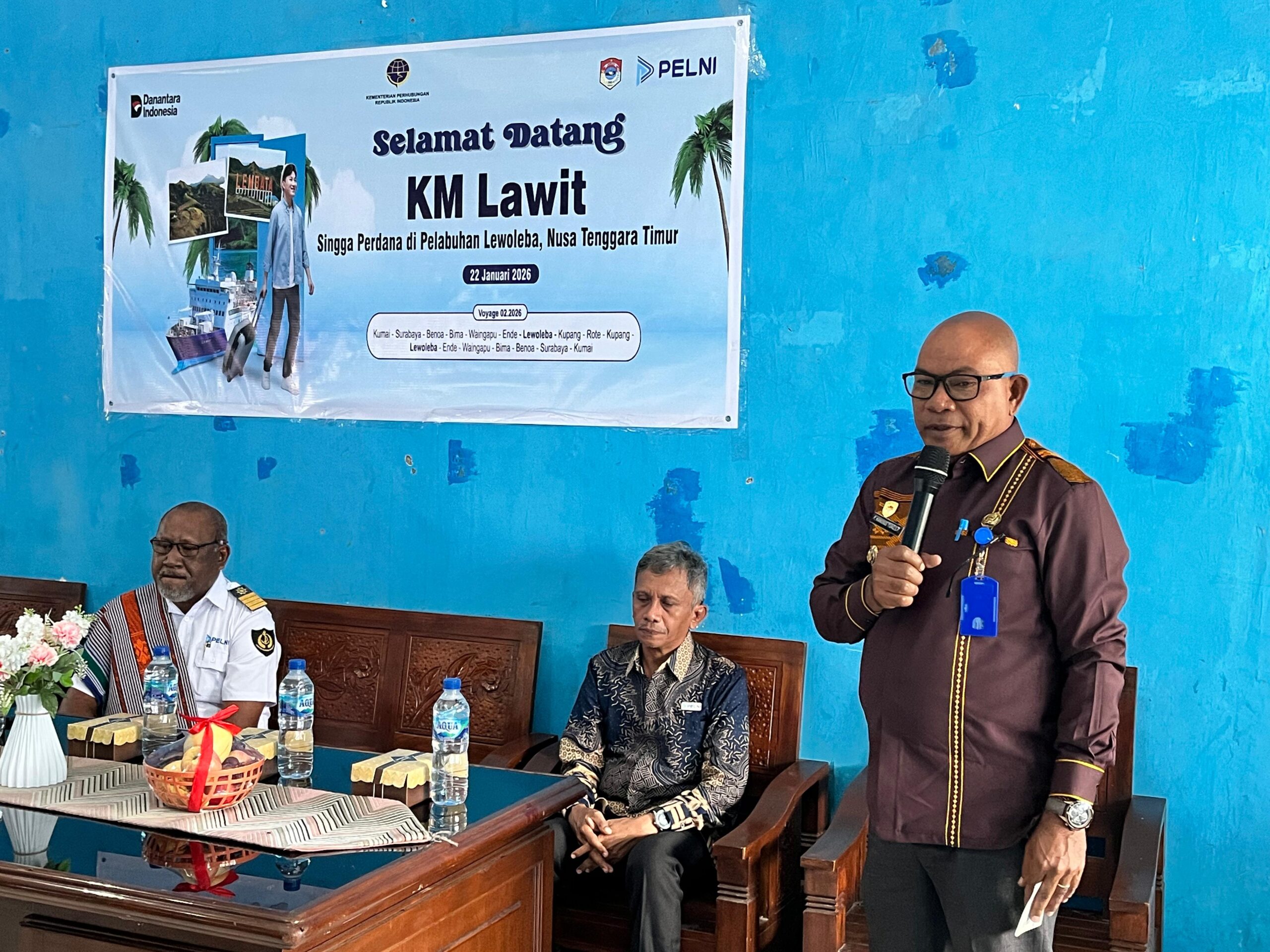 KM. Lawit Sandar Perdana di Lewoleba, Akses Maritim Kian Terbuka, Bupati Kanis: Lembata Jadi Destinasi Wisata. Foto: Istimewa.