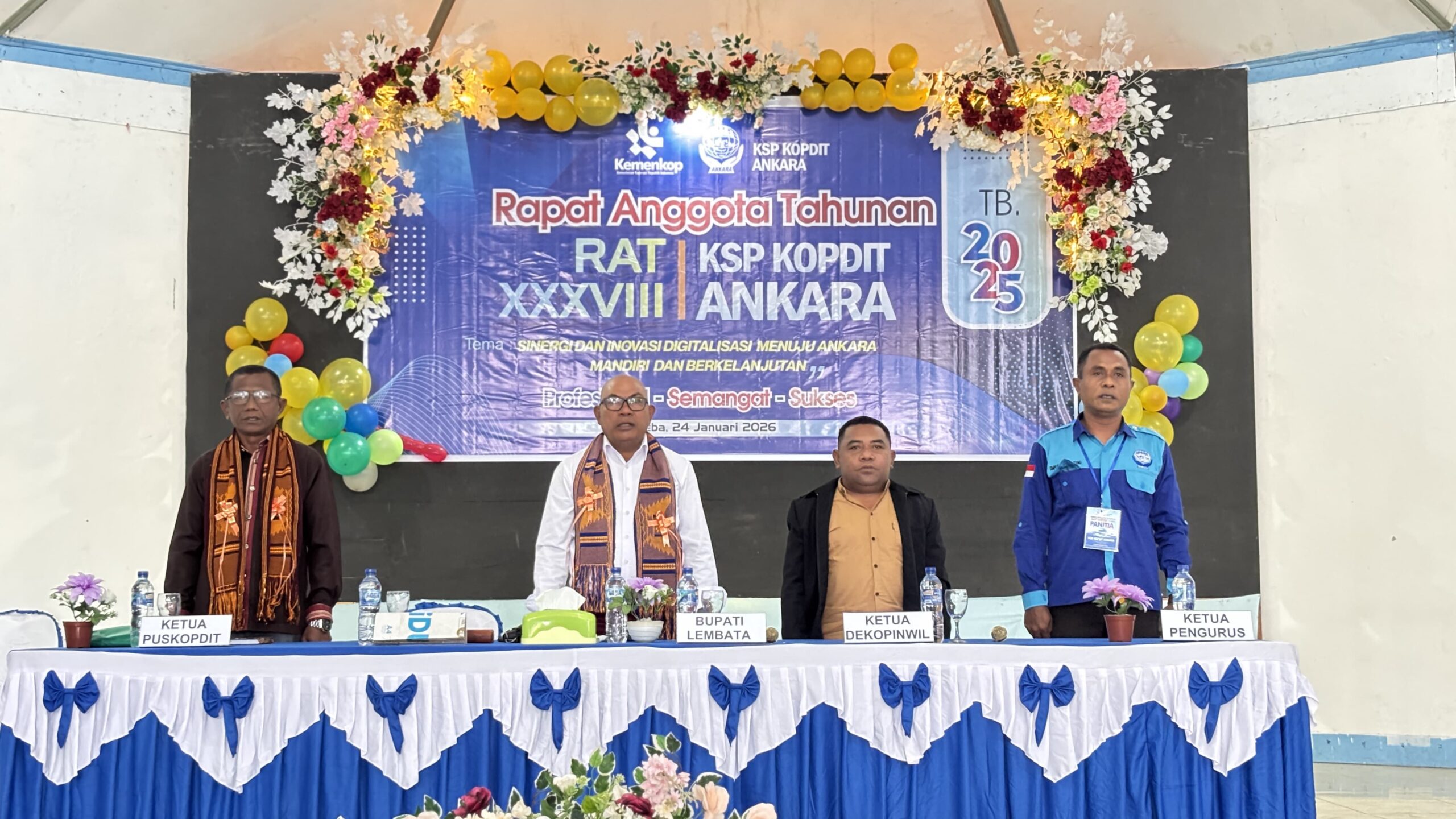 Bupati Lembata, P. Kanisius Tuaq, secara resmi membuka Rapat Anggota Tahunan (RAT) ke-XXXVIII KSP Kopdit Ankara Tahun Buku 2025. Foto: Istimewa.