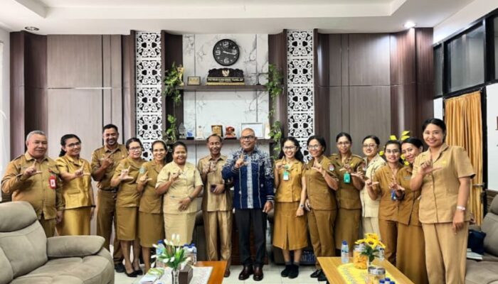 Bupati Lembata Terima 11 Tenaga Kesehatan dari Tugas Belajar, Tegaskan Pentingnya Peningkatan Kualitas Pelayanan