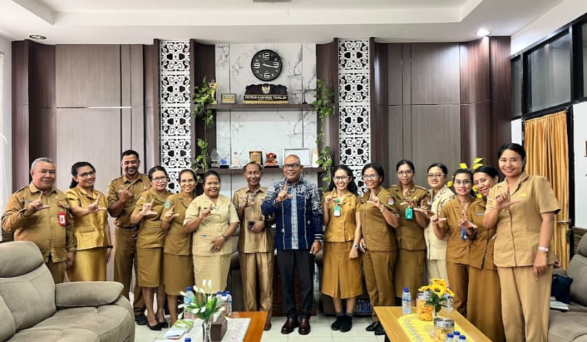 Bupati Lembata Terima 11 Tenaga Kesehatan dari Tugas Belajar, Tegaskan Pentingnya Peningkatan Kualitas Pelayanan. Foto: Istimewa.