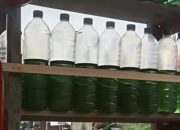 Harga Bahan Bakar Minyak (BBM) yang dijual enceran oleh penjual di Lembata sangat fantastis hingga tembus Rp35 ribu per liter. Foto: Istimewa.