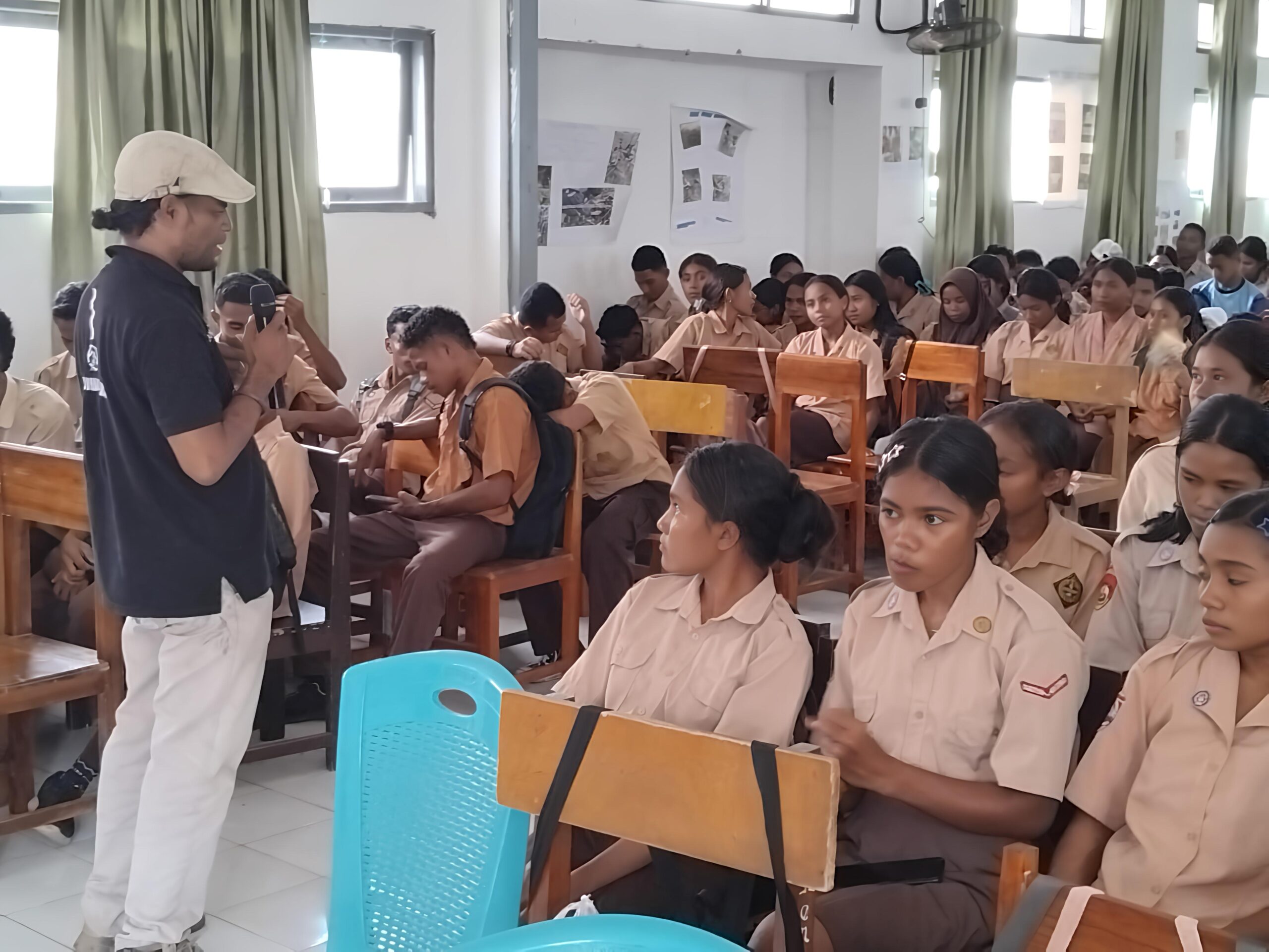 Forum Jurnalis Lembata Gelar Edukasi Media Sosial di SMKN 1 Lewoleba. Foto: Istimewa.