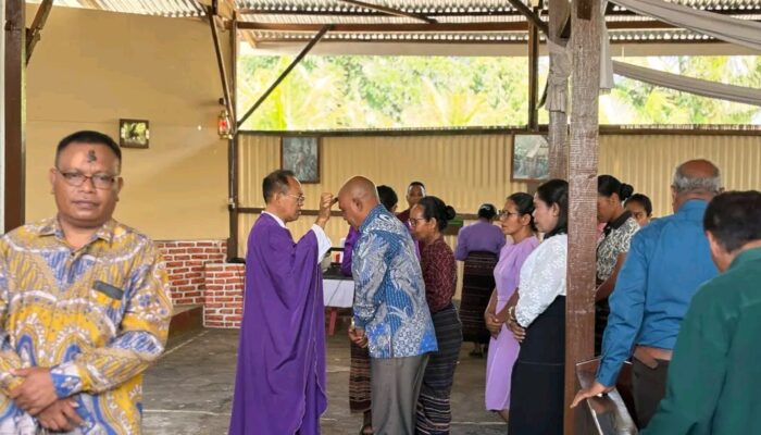 Bupati Lembata Ikuti Misa Rabu Abu di Waipukang, Ajak Umat Jadikan Prapaskah Momentum Pertobatan dan Harapan