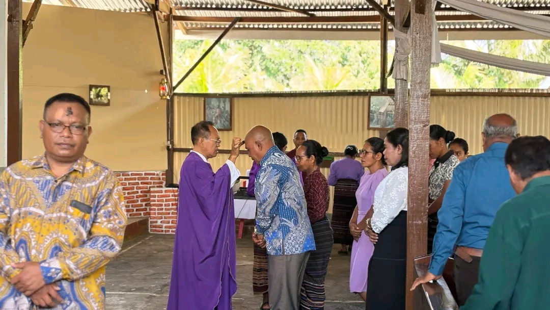 Perayaan Rabu Abu di Waipukang menjadi momentum pertobatan dan harapan, dihadiri Bupati Lembata bersama jajaran pemerintah daerah. Foto: Istimewa.