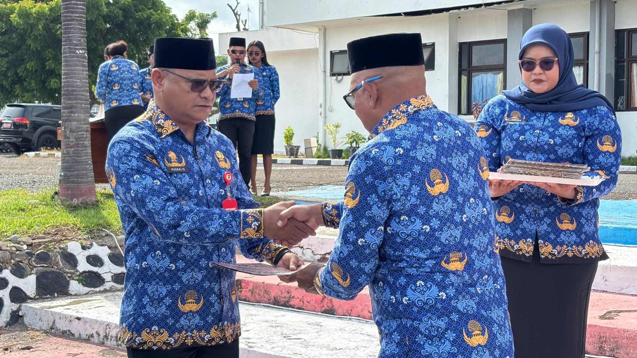 Pemkab Lembata Serahkan SAKIP Award kepada 36 Penerima. Foto: Istimewa.