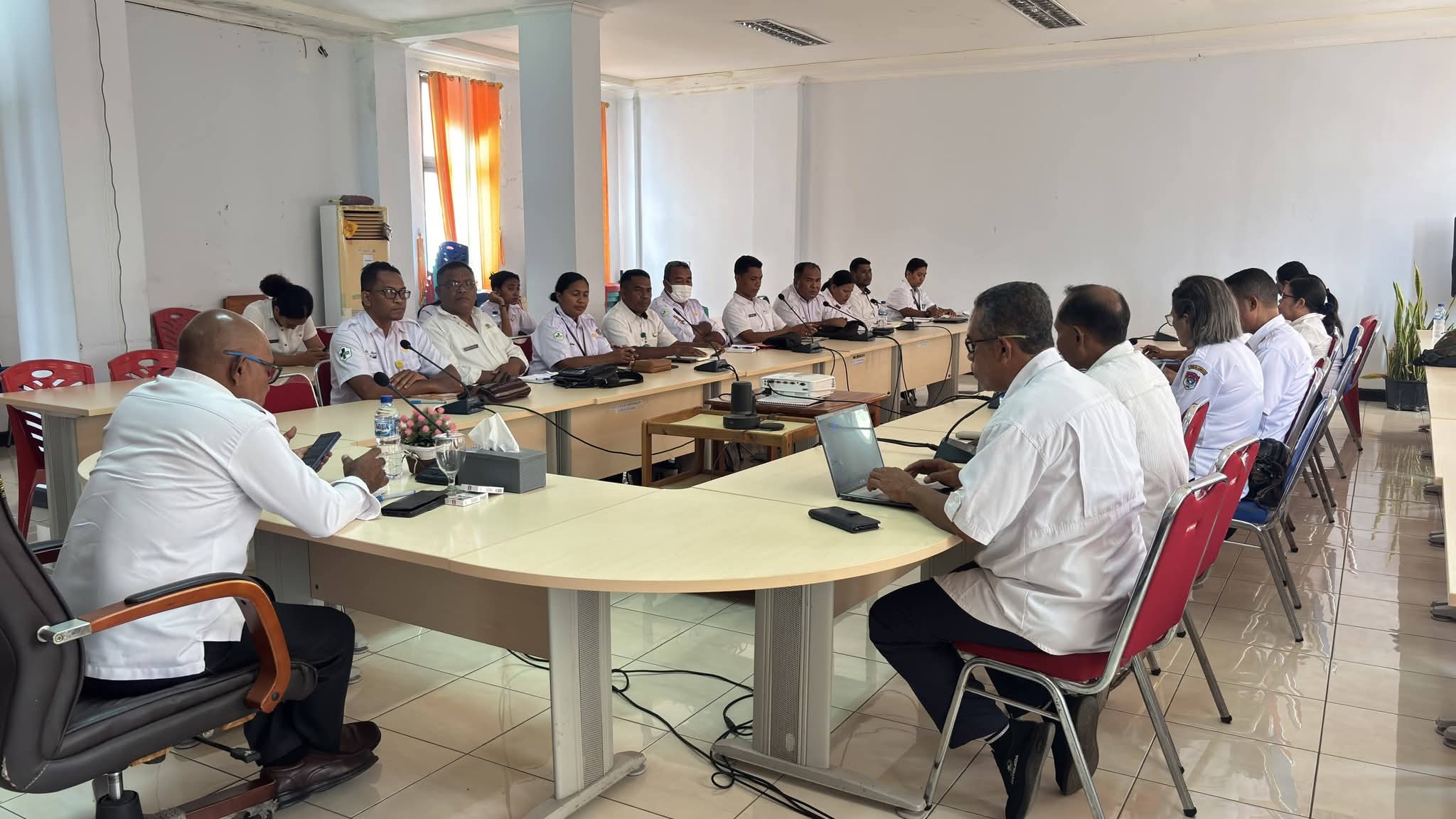 Bupati Lembata Kanisius Tuaq Evaluasi Ketat Puskesmas, Target Stunting Turun Jadi 7,2% di 2026. Foto: Istimewa.