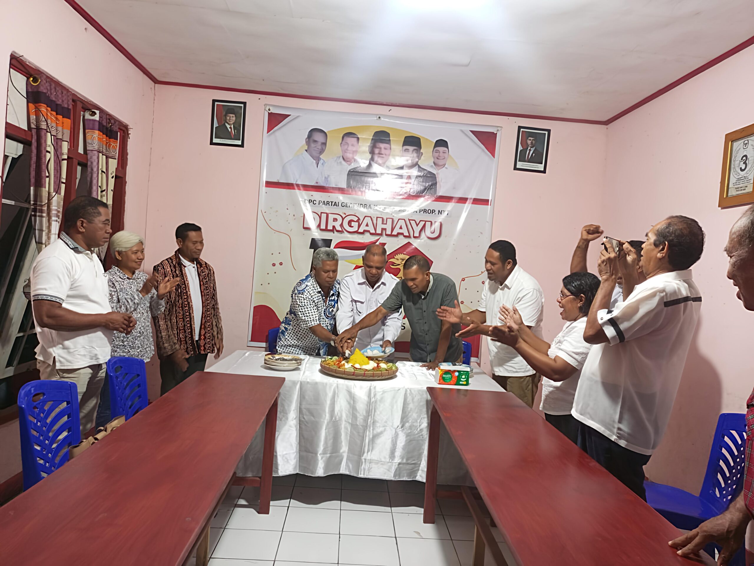 Acara Pemotongan Tumpeng Hari Ulang Tahun Partai Gerindra. Foto: Istimewa.