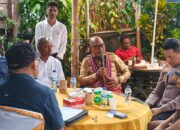 Bupati Lembata, P. Kanisius Tuaq, S.P., didampingi Asisten III Sekretaris Daerah Kabupaten Lembata, menghadiri peringatan Hari Pers Nasional (HPN) Tahun 2026 yang diselenggarakan Forum Jurnalis Lembata (FJL) di Pantai Harnus, Lewoleba, Senin (09/02/2026). Foto: Harianwarga/Istimewa.