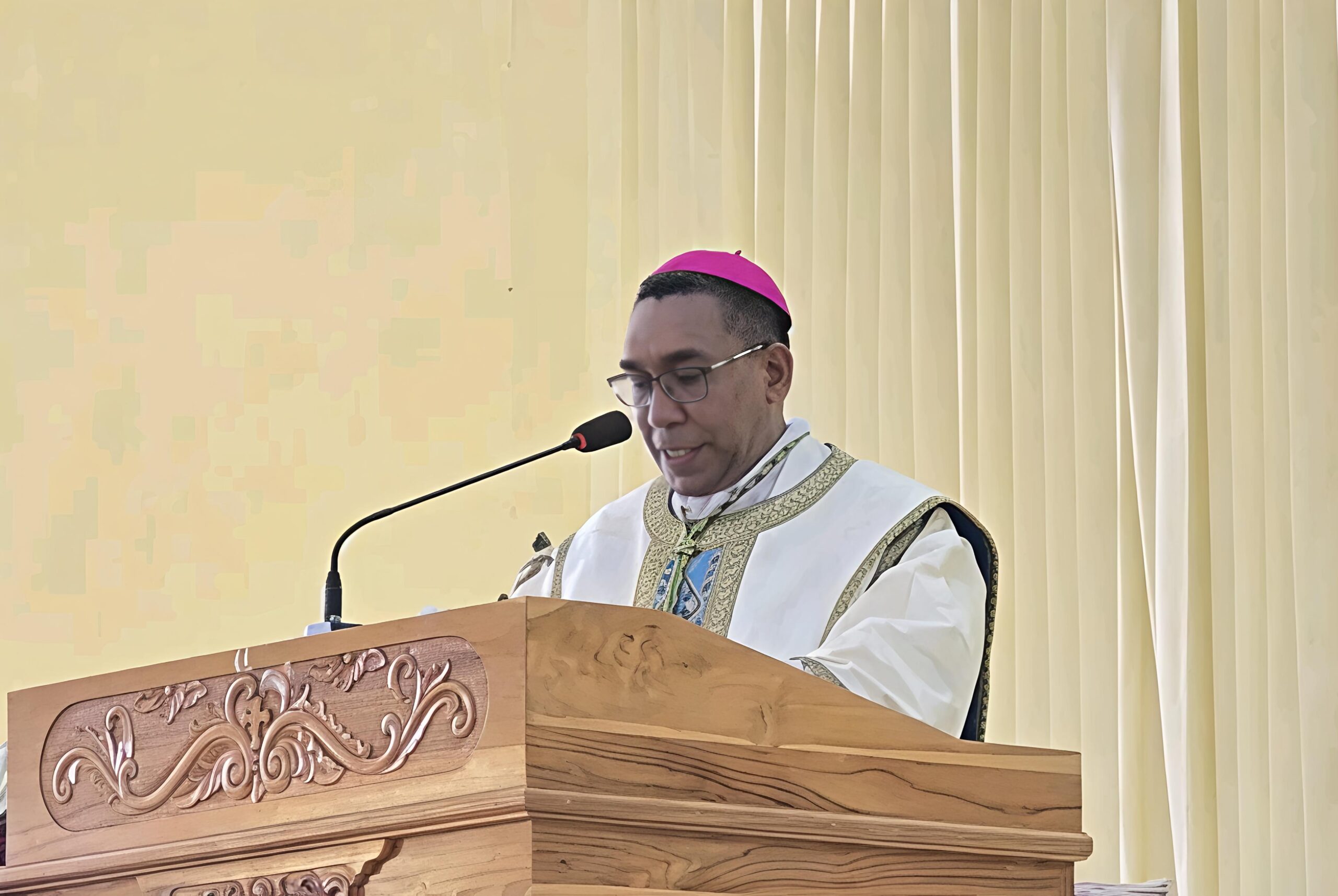 Mgr. Yohanes Hans Monteiro. (Harianwarga/Ivan Apelabi).