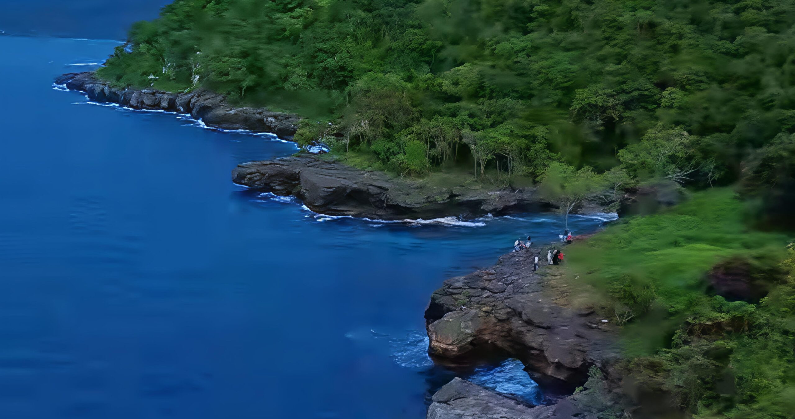 Tebing Don Poho, yang berdiri gagah di Desa Dolulolong, Kecamatan Omesuri, Kabupaten Lembata. Foto: Istimewa.