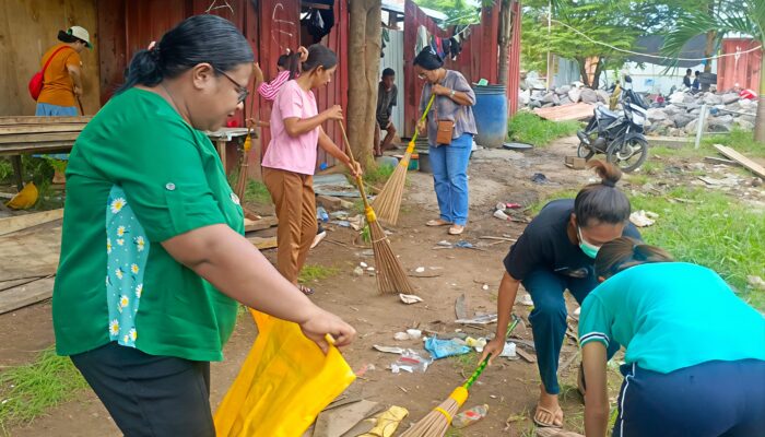 DWP RSUD Larantuka Gelar Aksi Pungut Sampah Peringati Hari Peduli Sampah Nasional