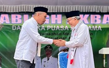 Membuka Tabligh Akbar di Masjid Ummul Quroh: Wabup Nasir Tekankan Kepekaan Sosial dan Kerukunan. Foto: Istimewa.