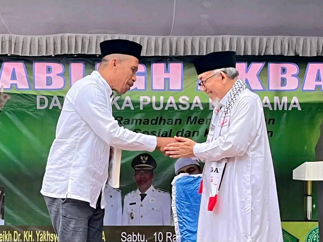Membuka Tabligh Akbar di Masjid Ummul Quroh: Wabup Nasir Tekankan Kepekaan Sosial dan Kerukunan. Foto: Istimewa.