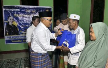 Bupati Lembata Hadiri Kegiatan Tebar Parcel Ramadhan di Desa Wailolong. (Foto: Istimewa).